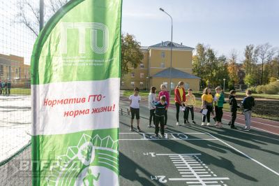 Возле  школы №14 на Клементьевском посёлке в Сергиевом Посаде появился прекрасный новый стадион._13