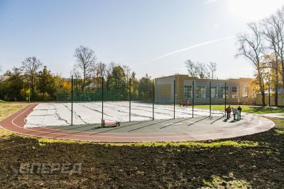 Возле  школы №14 на Клементьевском посёлке в Сергиевом Посаде появился прекрасный новый стадион._2