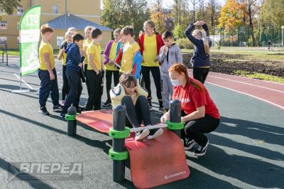 Возле  школы №14 на Клементьевском посёлке в Сергиевом Посаде появился прекрасный новый стадион._41