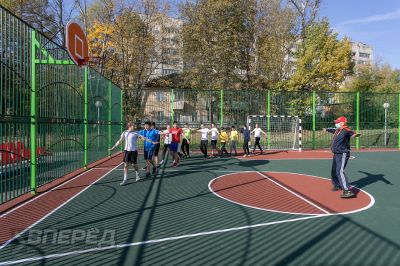 Возле  школы №14 на Клементьевском посёлке в Сергиевом Посаде появился прекрасный новый стадион._9