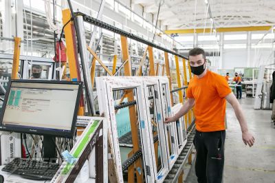 На  предприятии «Окна столицы»_17