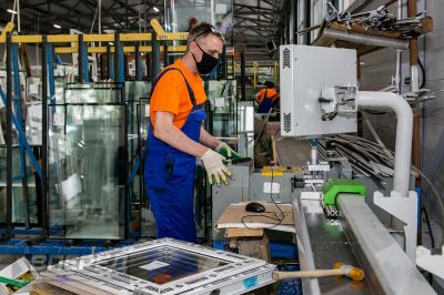 На  предприятии «Окна столицы»_68