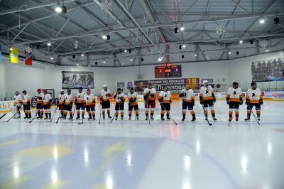 Поздним вечером 14 ноября на ледовой арене «Сергиев Посад» прошёл матч второго тура Любительской хоккейной лиги Московской области. На льду встретились ХК «Загорск» и команда «АйсПро» из Реутова. Приветствовал игроков глава Сергиево-Посадского городского округа Михаил Токарев_5