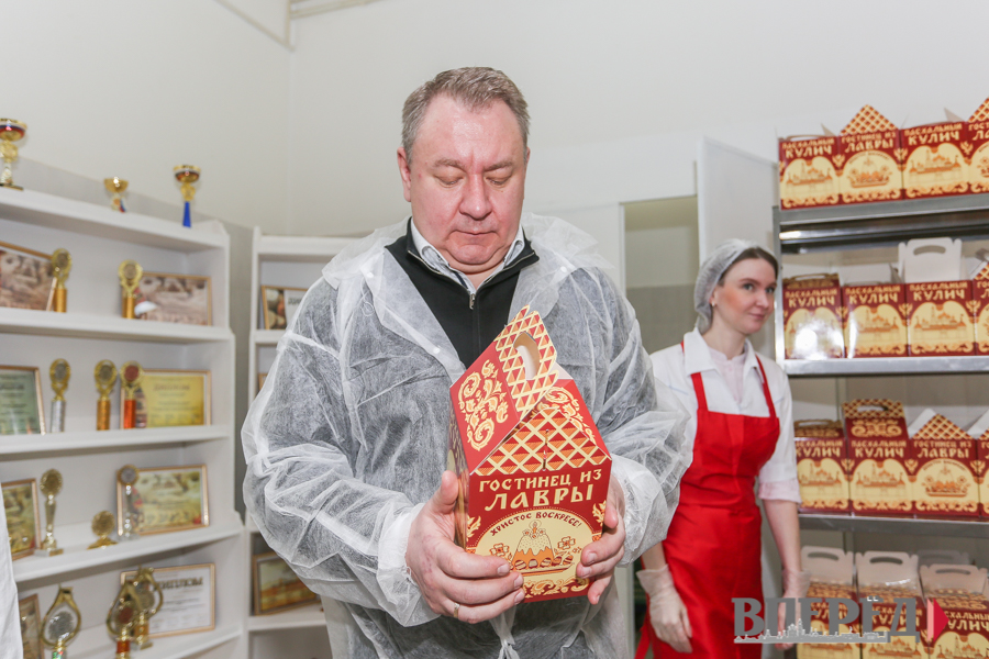 В пекарне «Сергиева канона» при Лавре готовятся к Пасхе_60