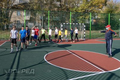 Возле  школы №14 на Клементьевском посёлке в Сергиевом Посаде появился прекрасный новый стадион._8