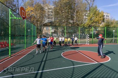Возле  школы №14 на Клементьевском посёлке в Сергиевом Посаде появился прекрасный новый стадион._9
